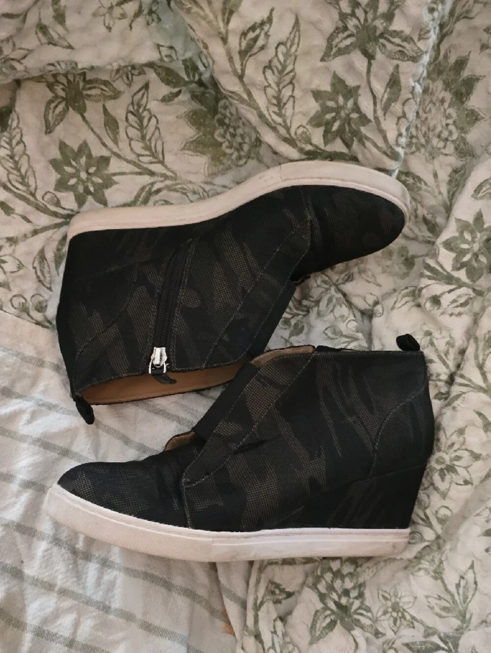 Women's Size 9 High-Top Wedge Sneakers - Black Camouflage
